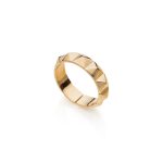 anello UNOAERRE dorato con piramidi