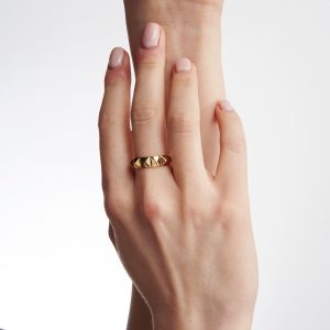 anello UNOAERRE dorato con piramidi
